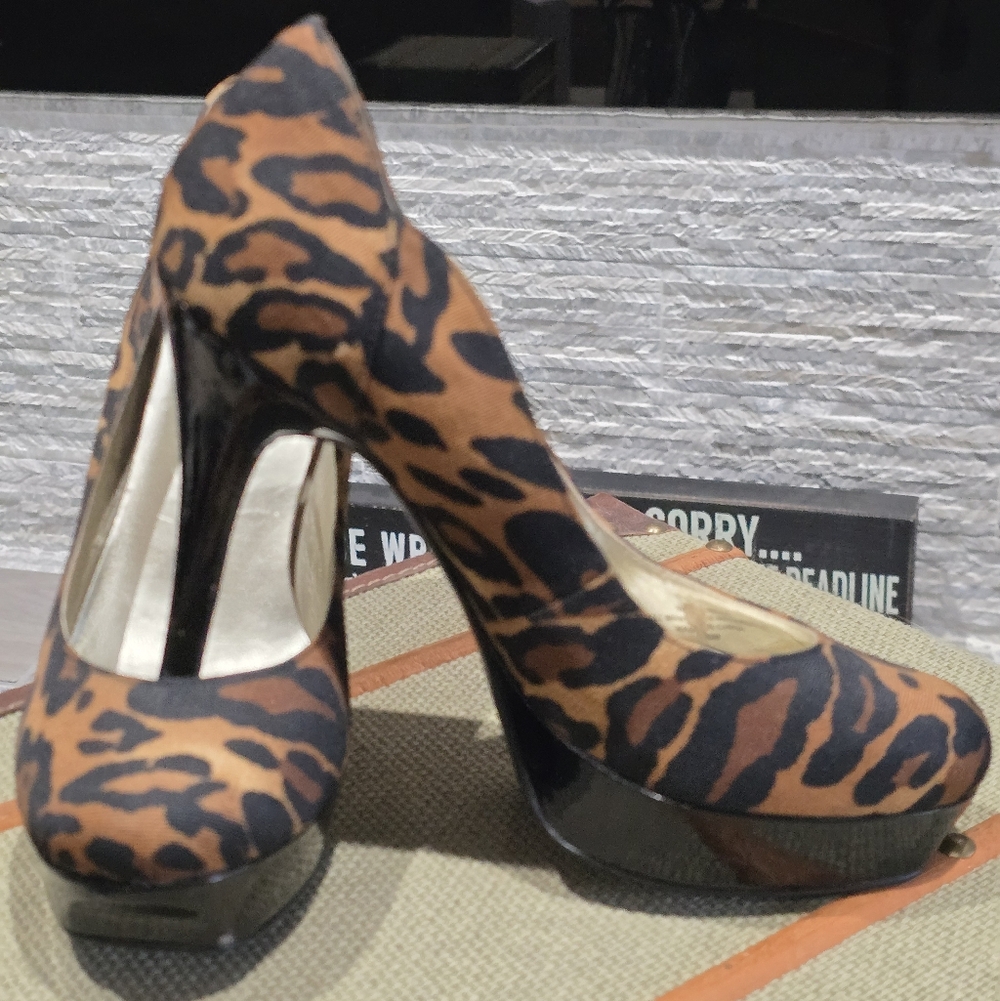 GUESS LEOPARD HEELS